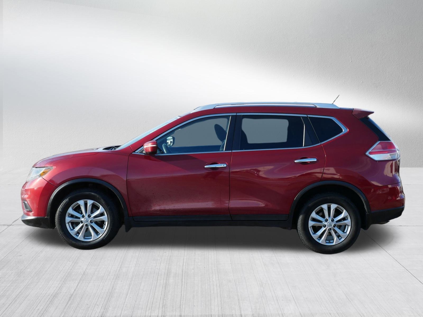 Used 2015 Nissan Rogue SV image 4