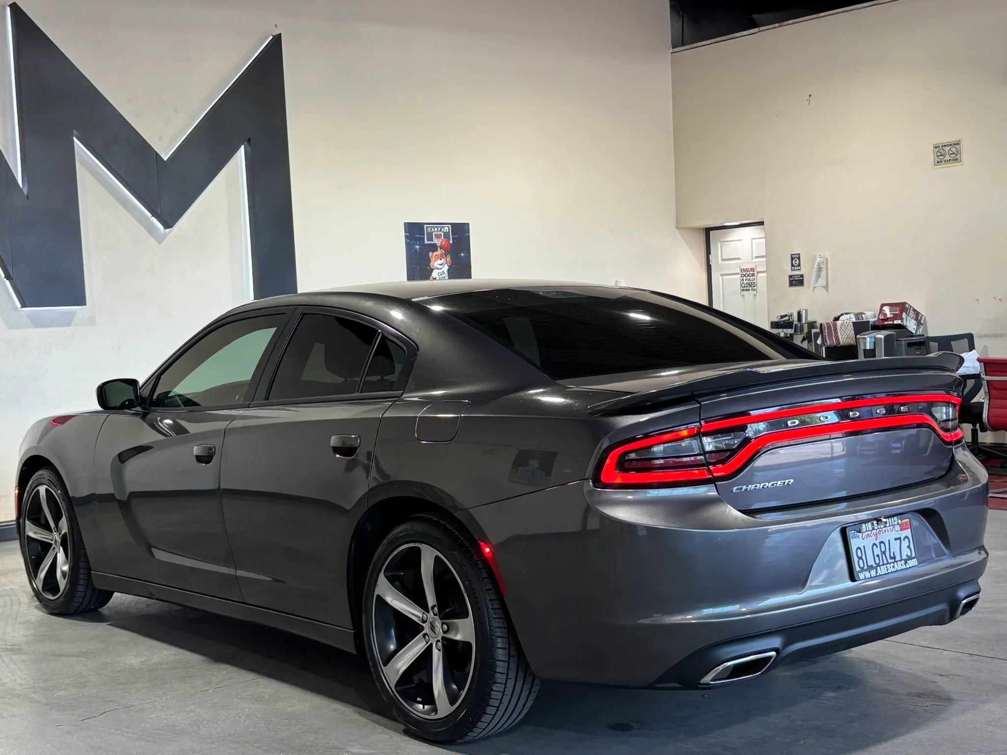 Used 2017 Dodge Charger SE RWD image 7