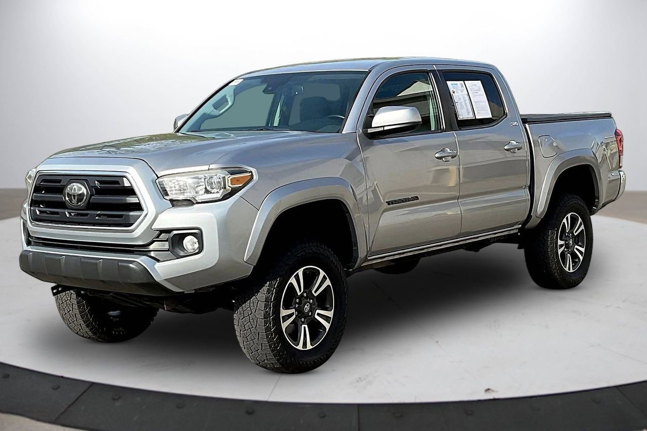 Used 2018 Toyota Tacoma SR5 AWD/4WD image 4