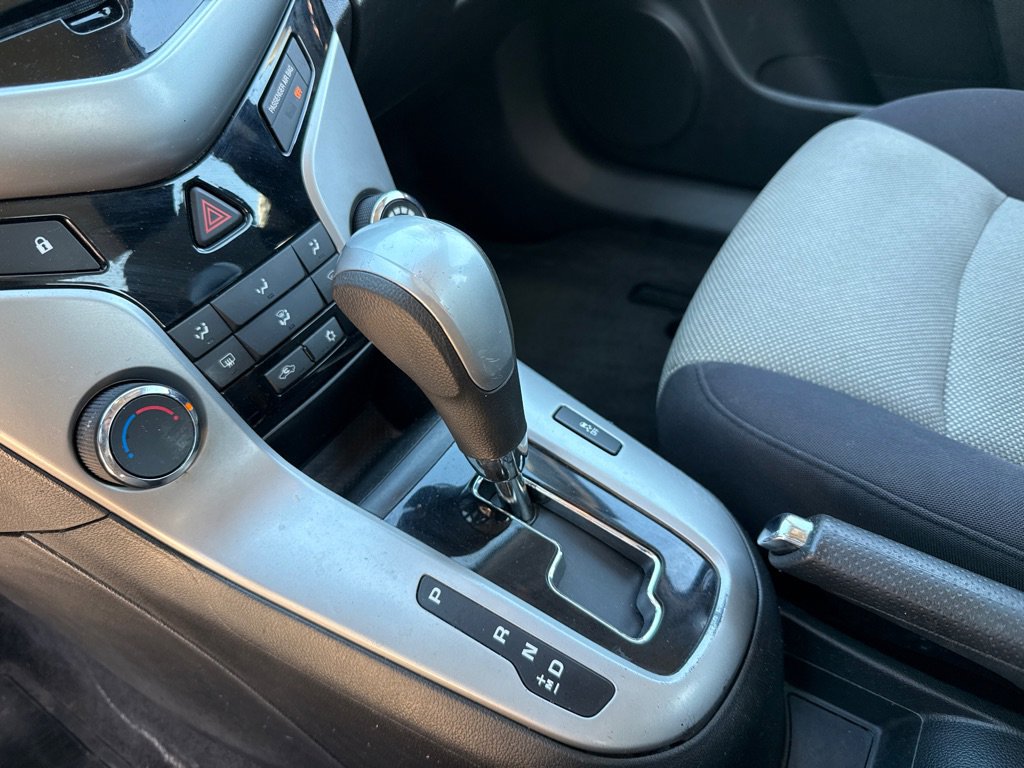 Used 2013 Chevrolet Cruze LS FWD image 15