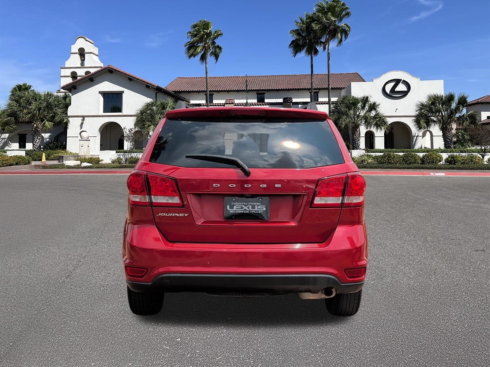 Used 2019 Dodge Journey SE FWD image 3