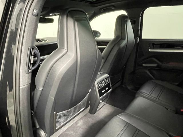 Used 2025 Porsche Cayenne image 28