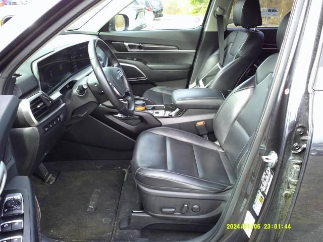 Used 2025 Kia Telluride S image 3