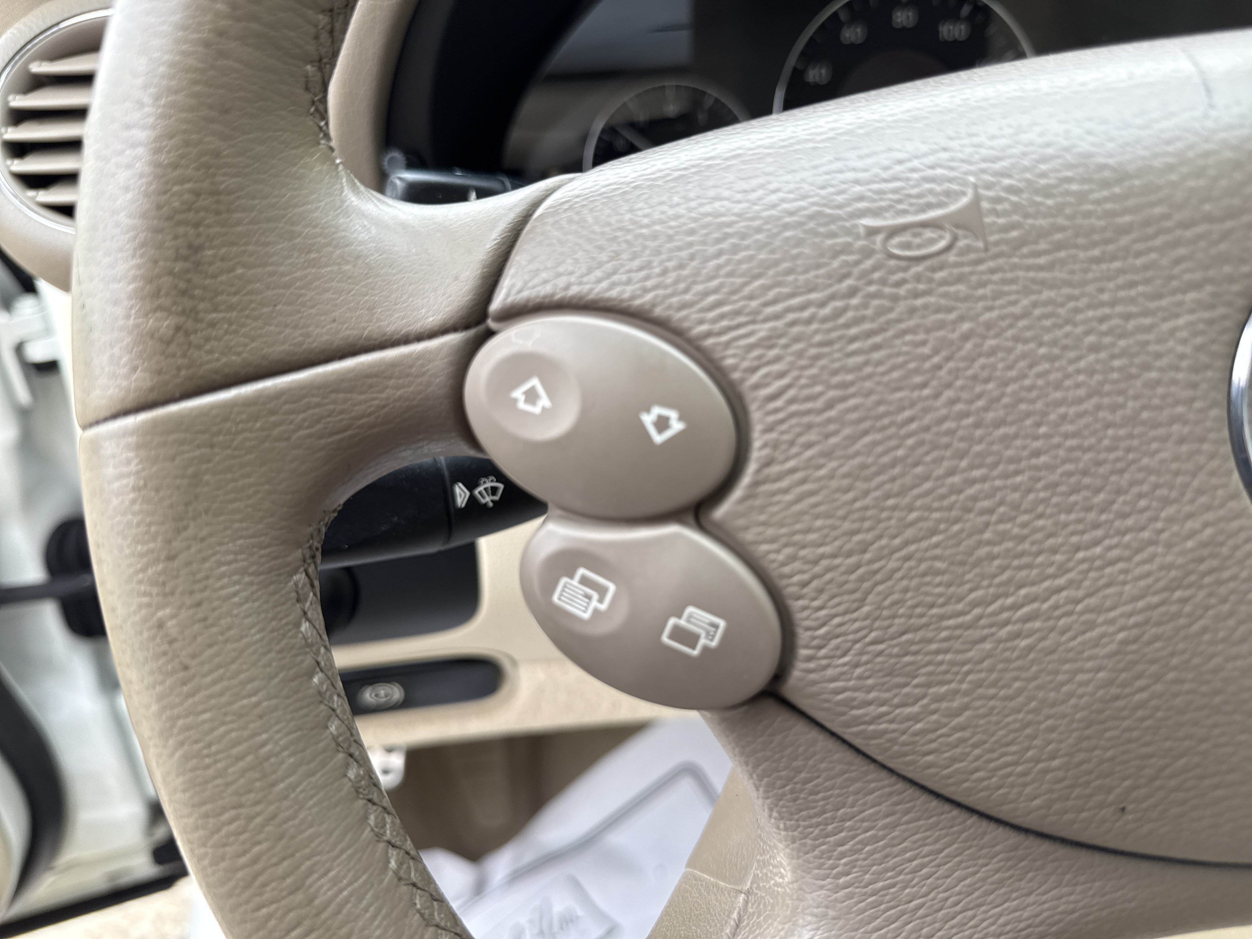 Used 2008 Mercedes-Benz CLK 350 Coupe image 25