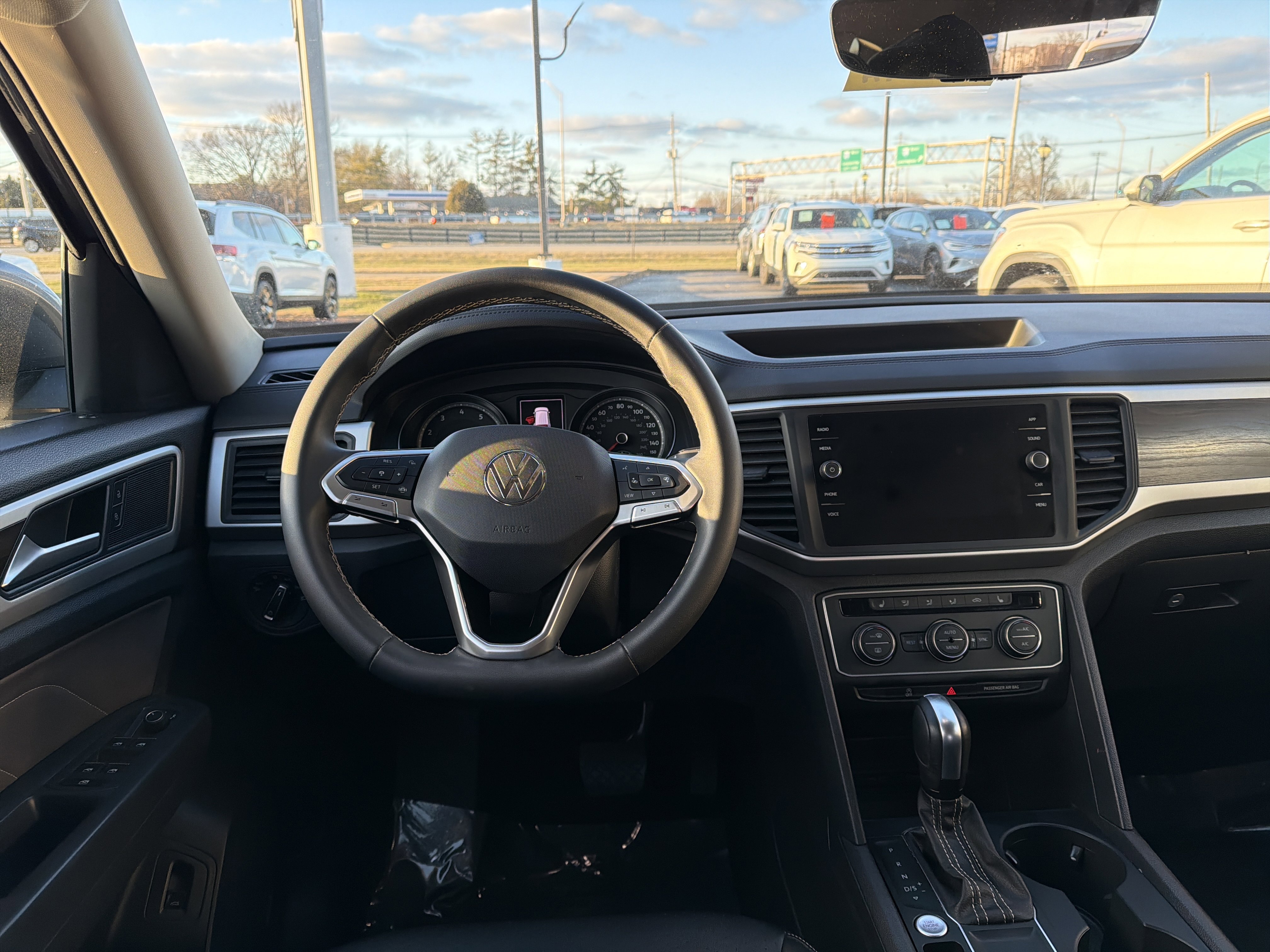 Used 2021 Volkswagen Atlas SE image 29