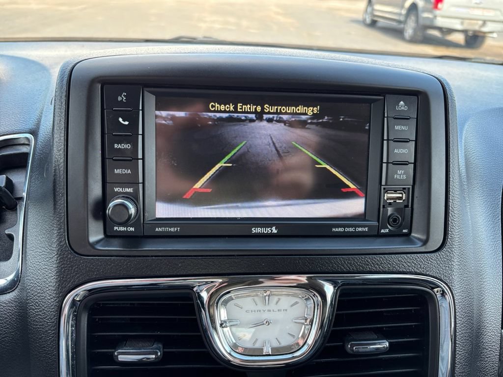 Used 2014 Chrysler Town & Country Touring-L FWD image 26