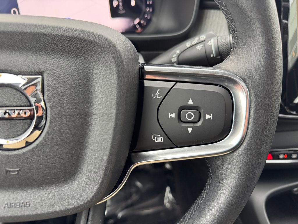 Certified 2025 Volvo XC40 B5 Core image 15