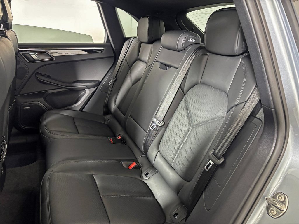 Certified 2026 Porsche Macan AWD/4WD image 34