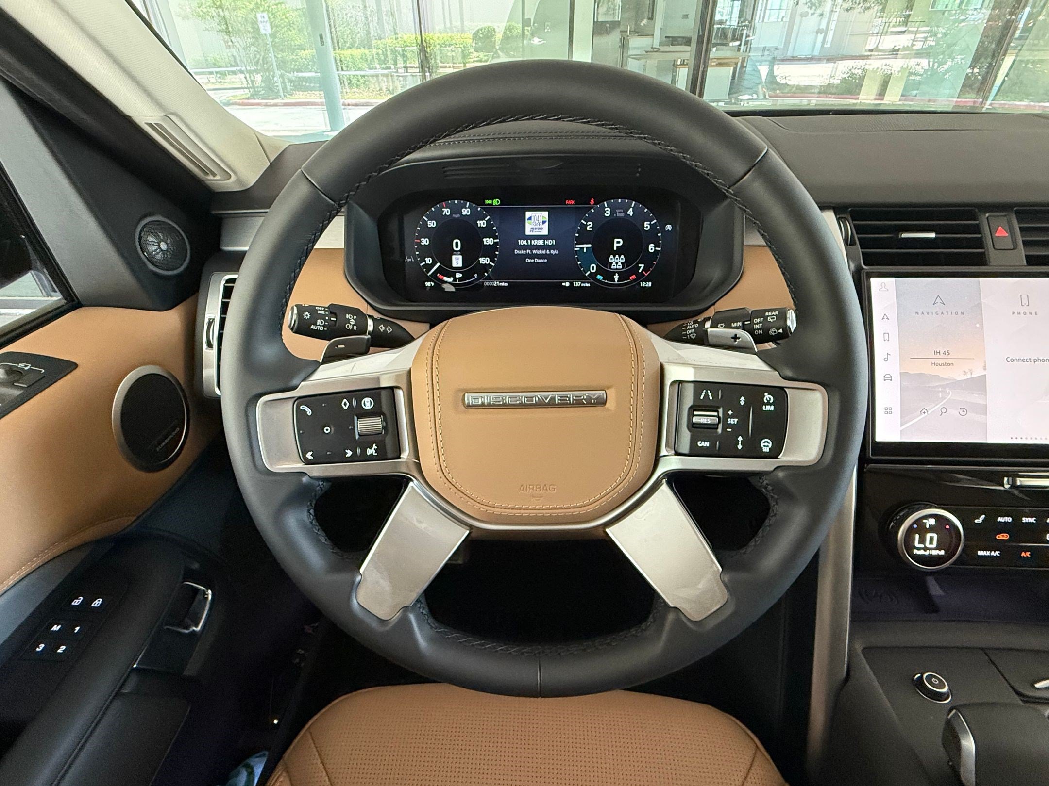 New 2026 Land Rover Discovery Limited Edition AWD/4WD image 15
