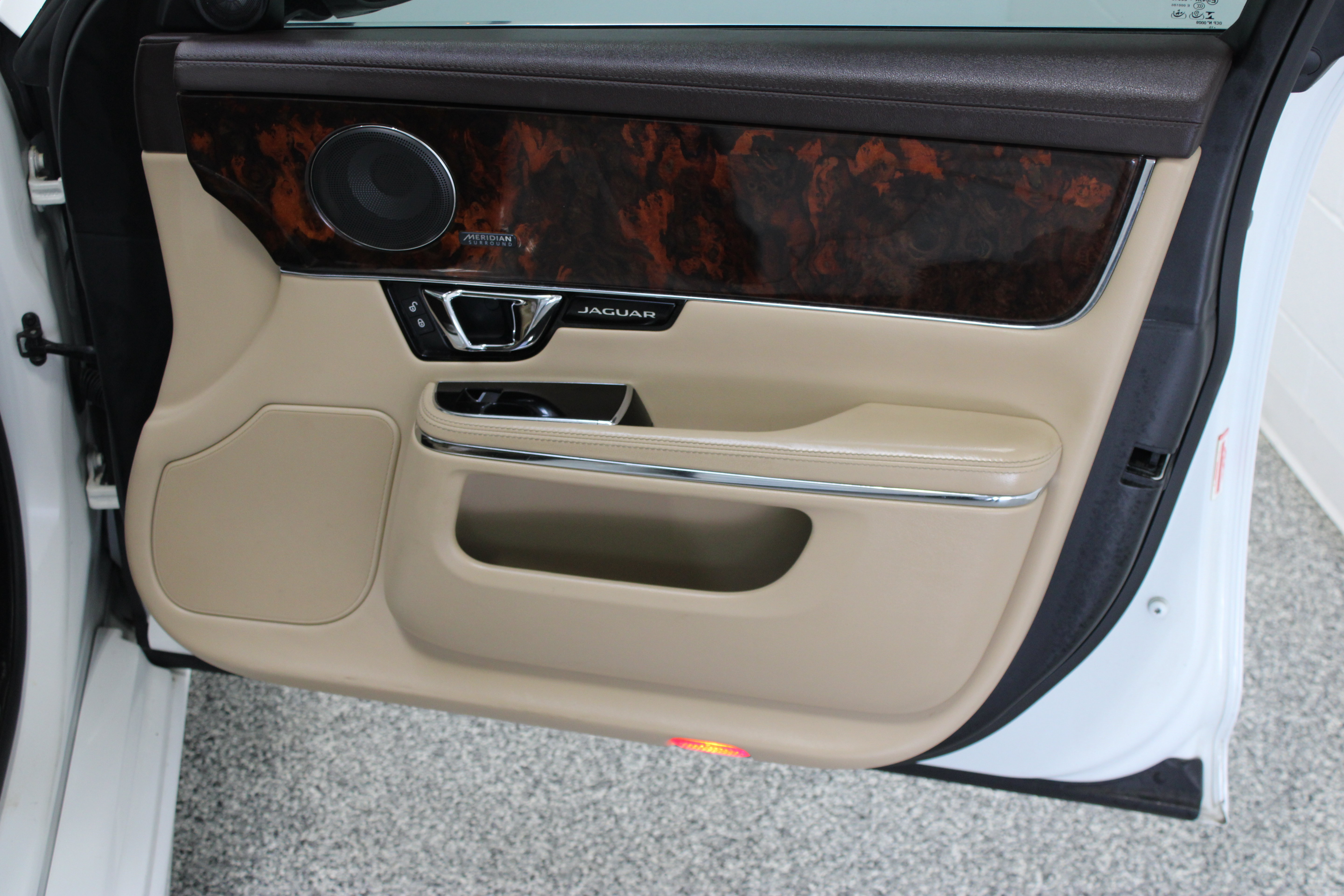Used 2016 Jaguar XJ R-Sport RWD image 38