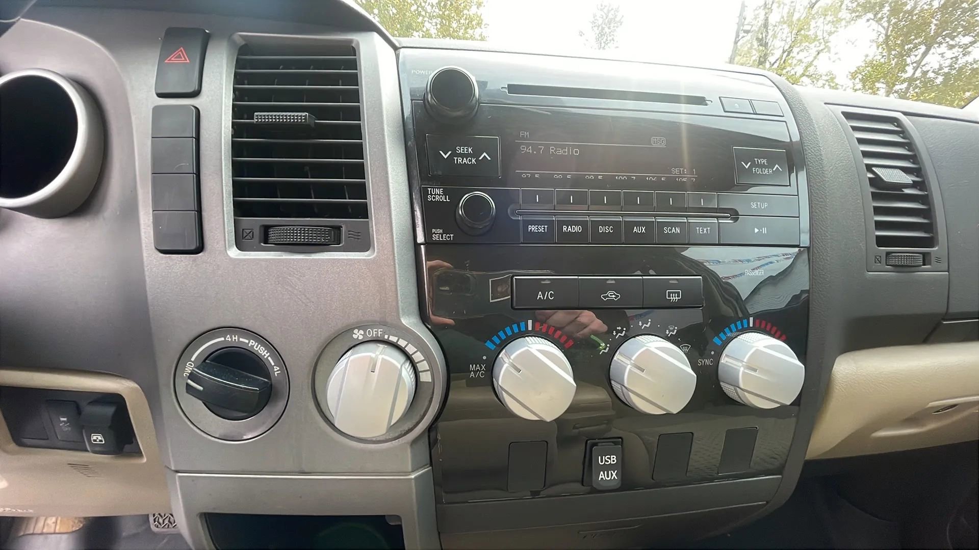 Used 2011 Toyota Tundra 4x4 CrewMax image 18