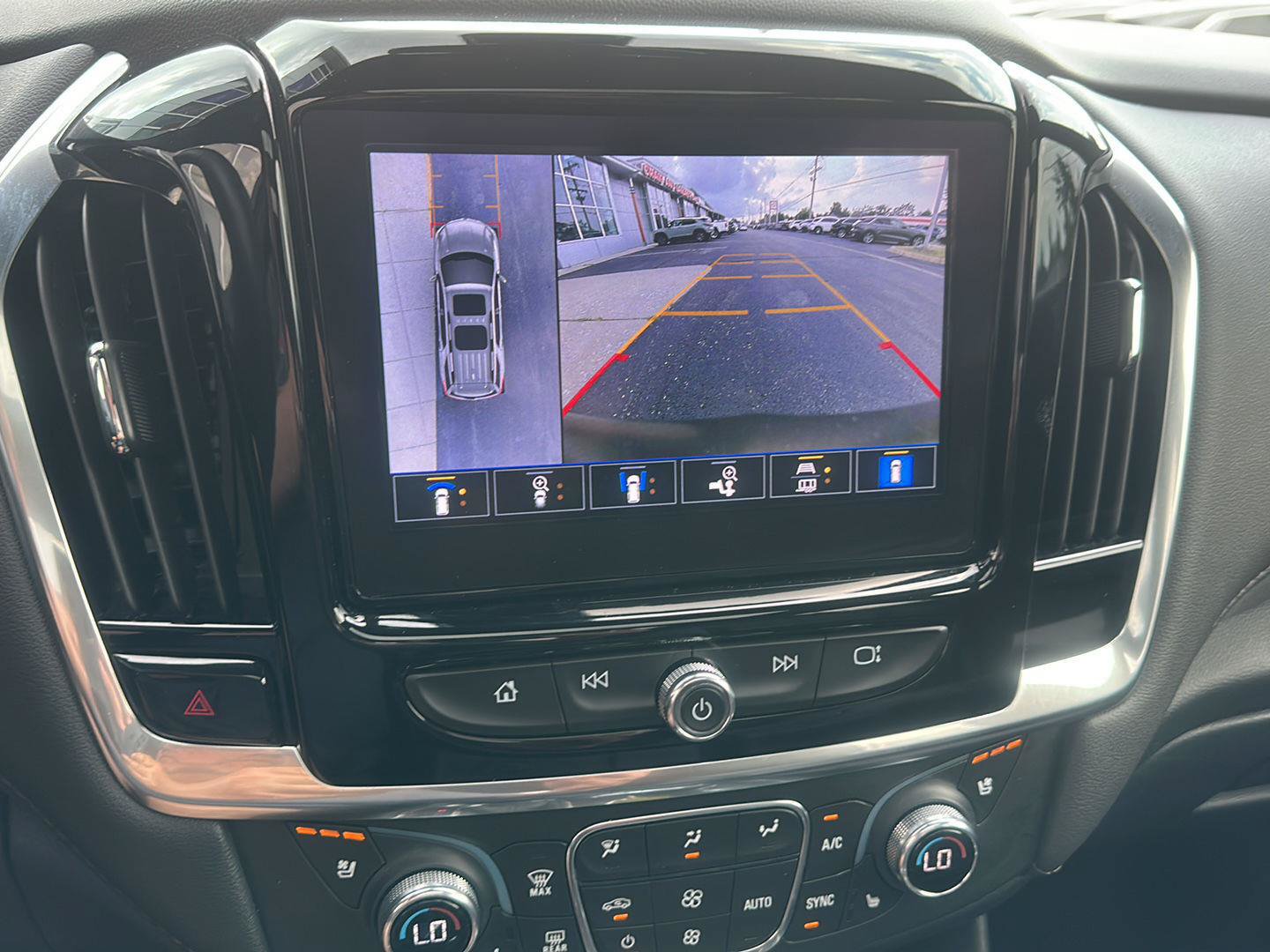 Used 2023 Chevrolet Traverse High Country FWD image 94