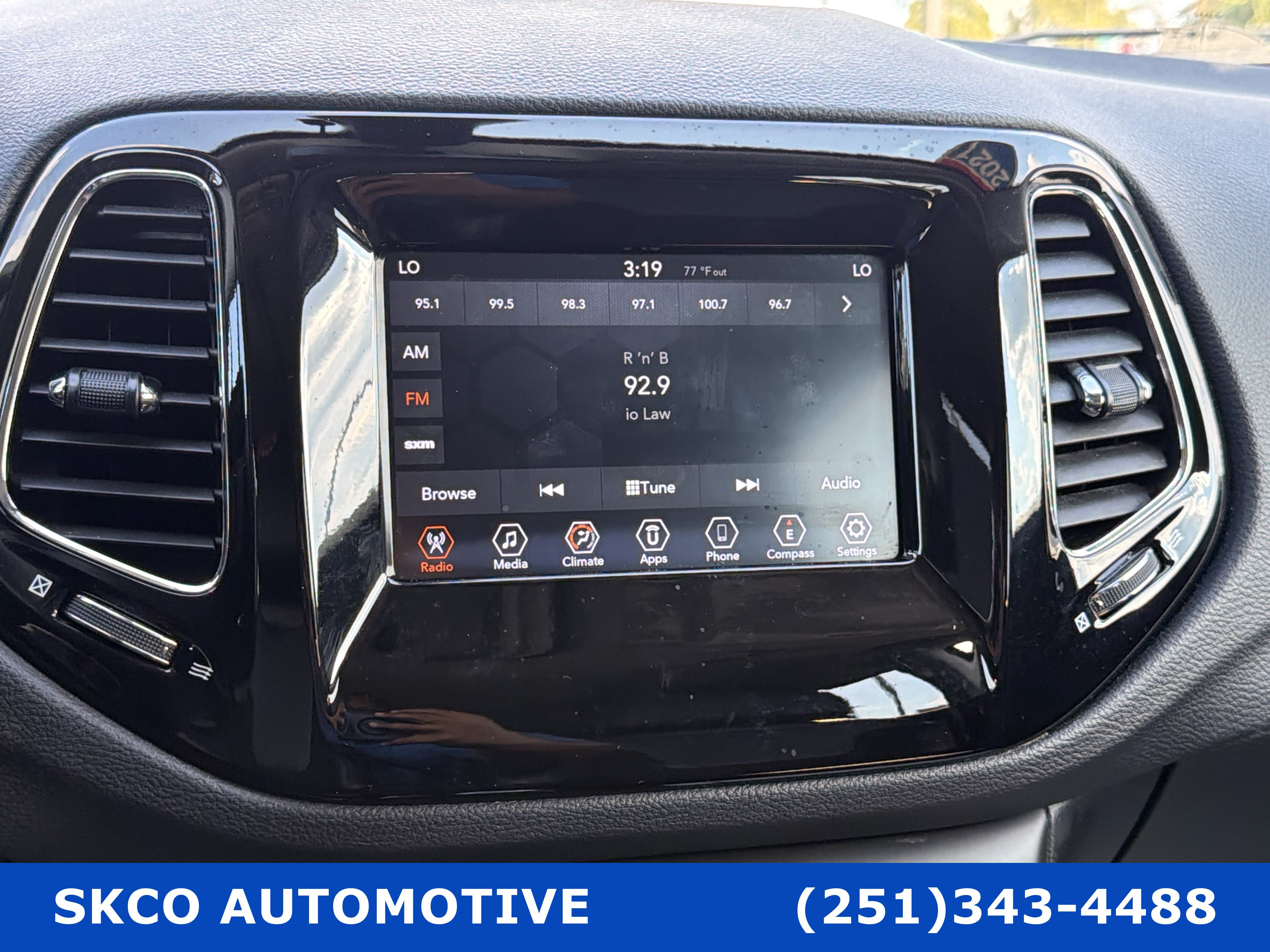 Used 2021 Jeep Compass Latitude w/ Sun and Sound Group AWD/4WD image 16
