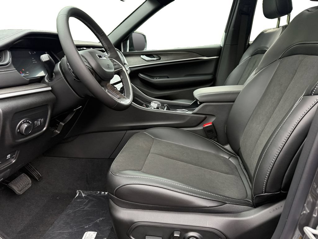 New 2026 Jeep Grand Cherokee Altitude AWD/4WD image 9
