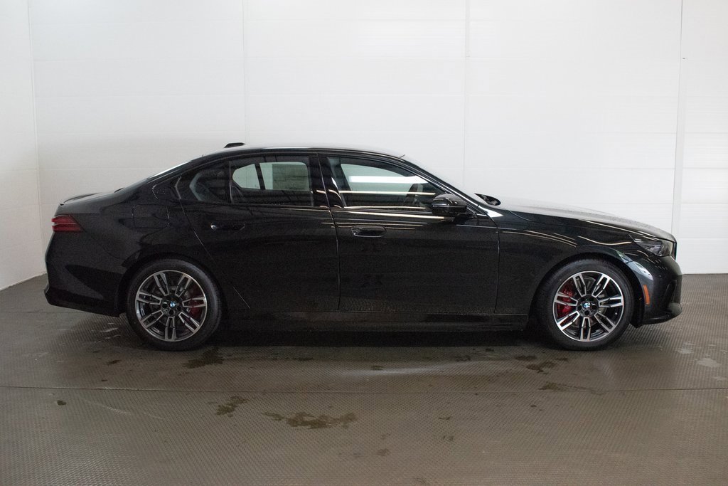 New 2026 BMW 550e xDrive image 3