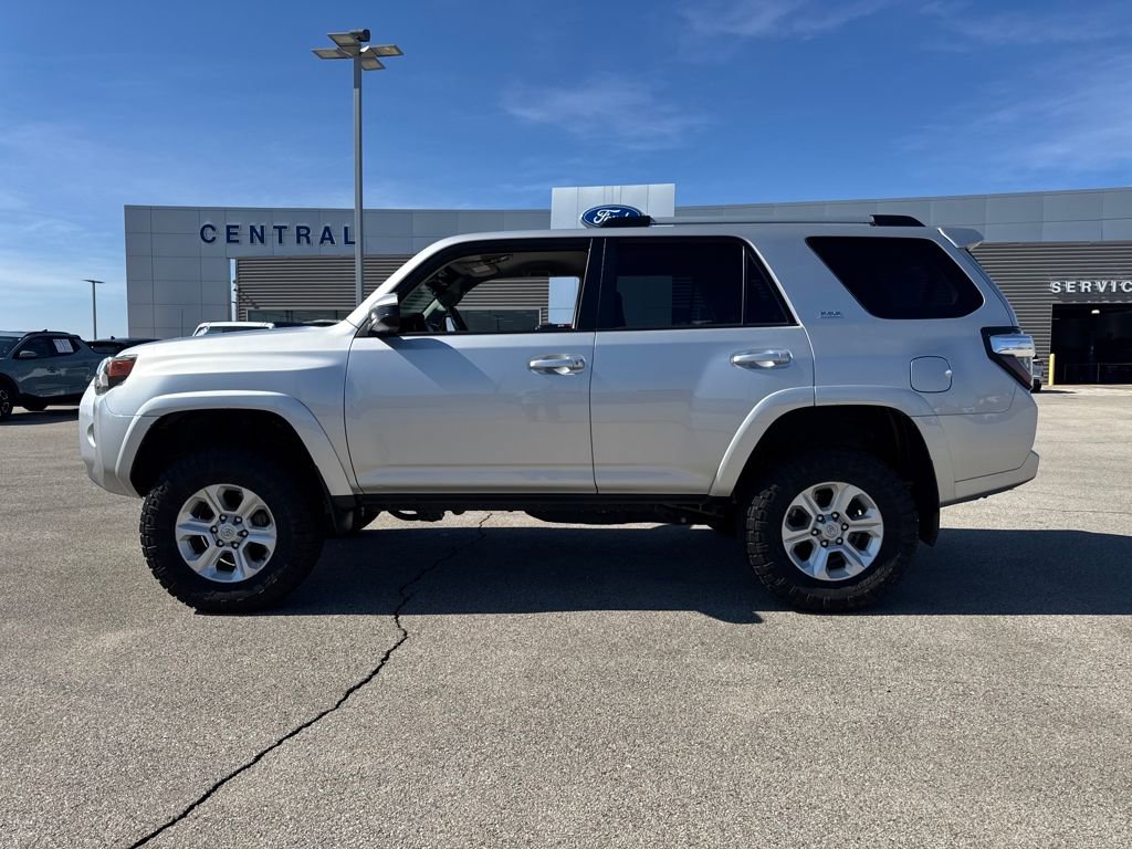 Used 2022 Toyota 4Runner SR5 image 3