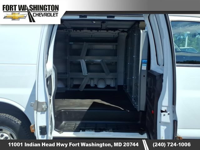 Used 2023 Chevrolet Express 3500 w/ Driver Convenience Package RWD image 3