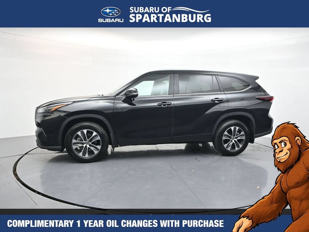 Used 2025 Toyota Highlander XLE AWD/4WD image 4