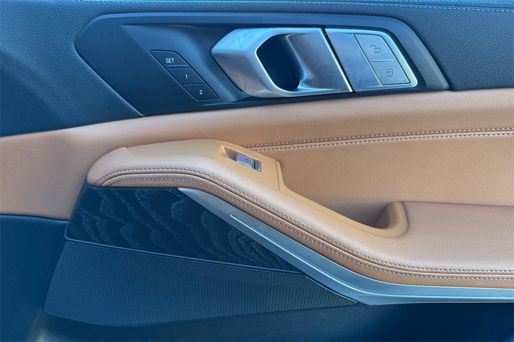 Used 2022 BMW X7 xDrive40i w/ Executive Package image 21