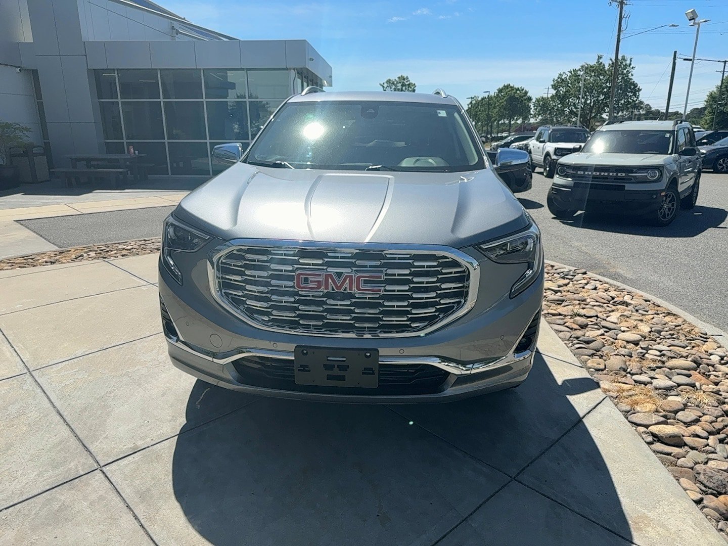 Used 2020 GMC Terrain Denali w/ Denali Premium Package AWD/4WD image 3