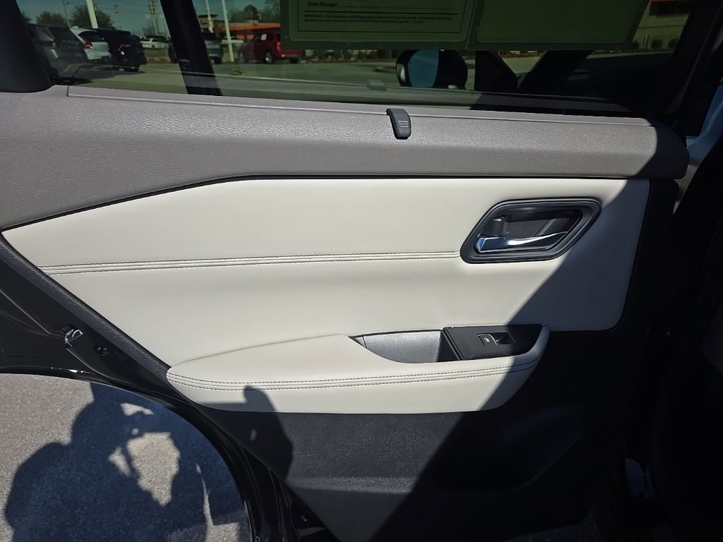 Used 2023 Nissan Rogue SL w/ SL Premium Package image 29