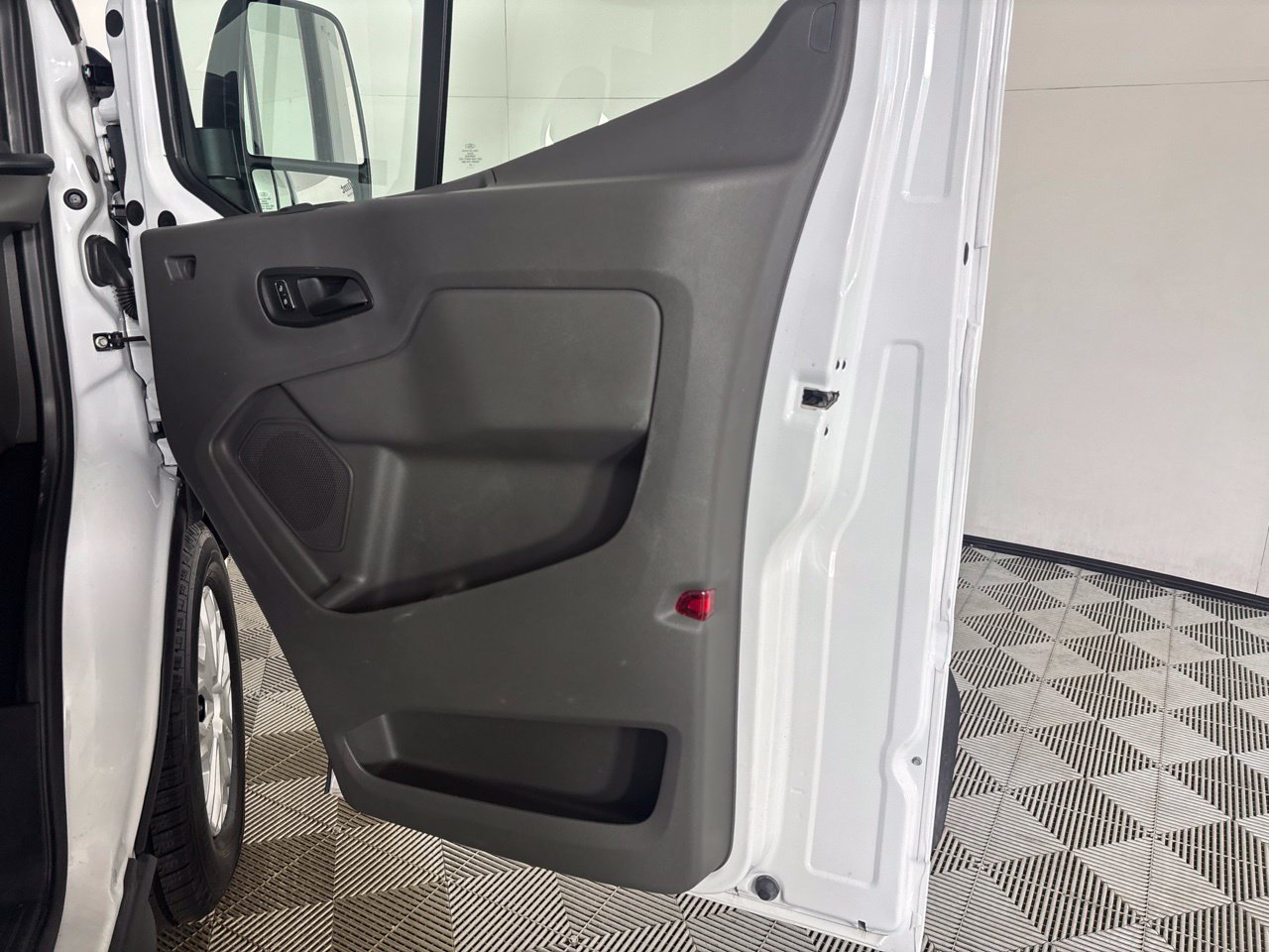 Used 2025 Ford Transit 350 XLT RWD image 21