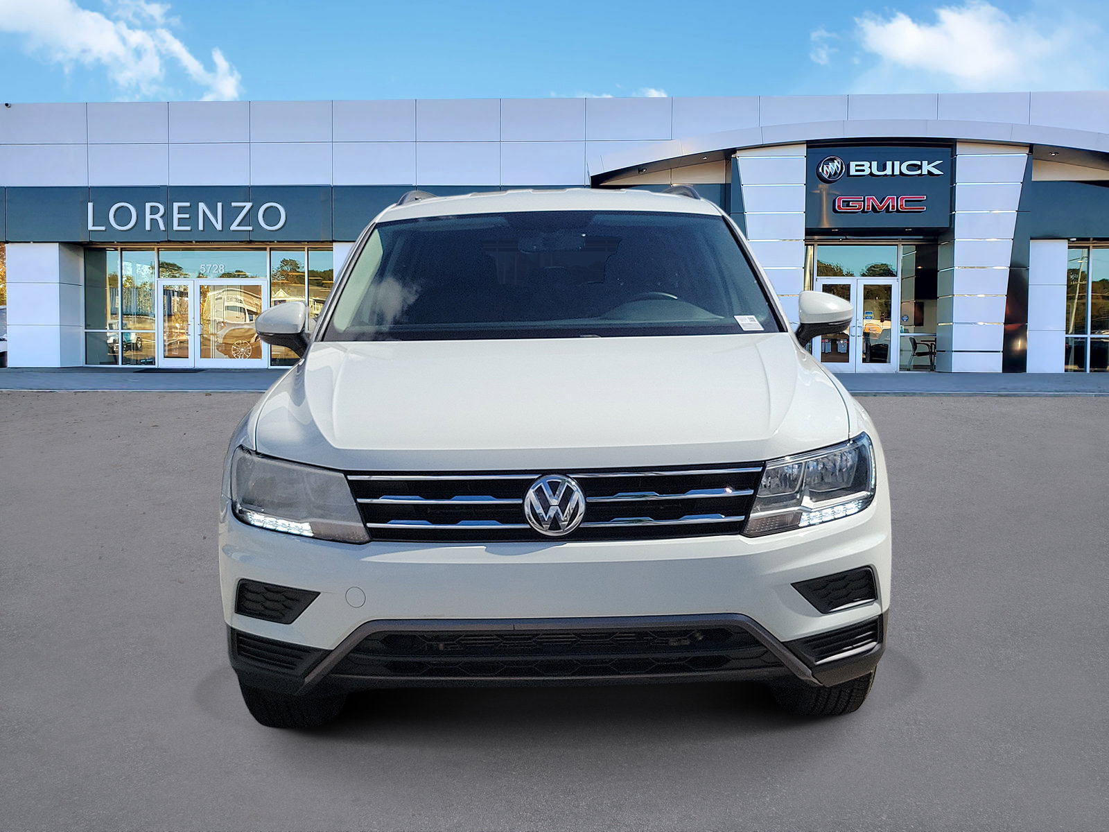 Used 2021 Volkswagen Tiguan SE FWD image 2