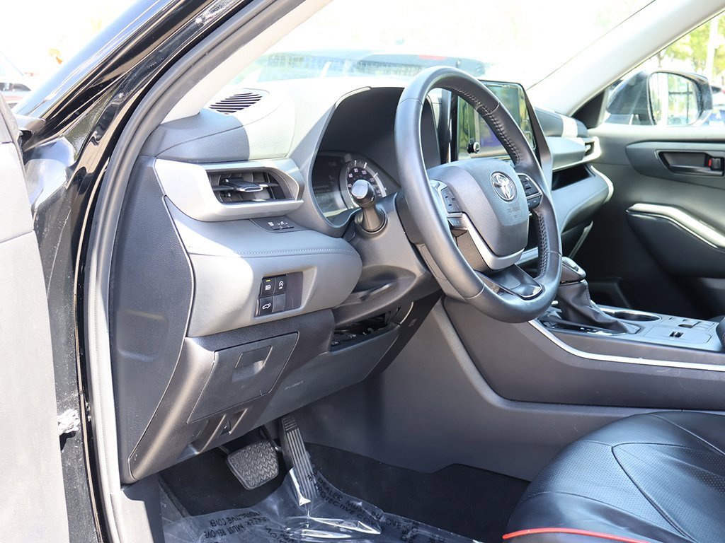 Used 2024 Toyota Highlander LE image 24