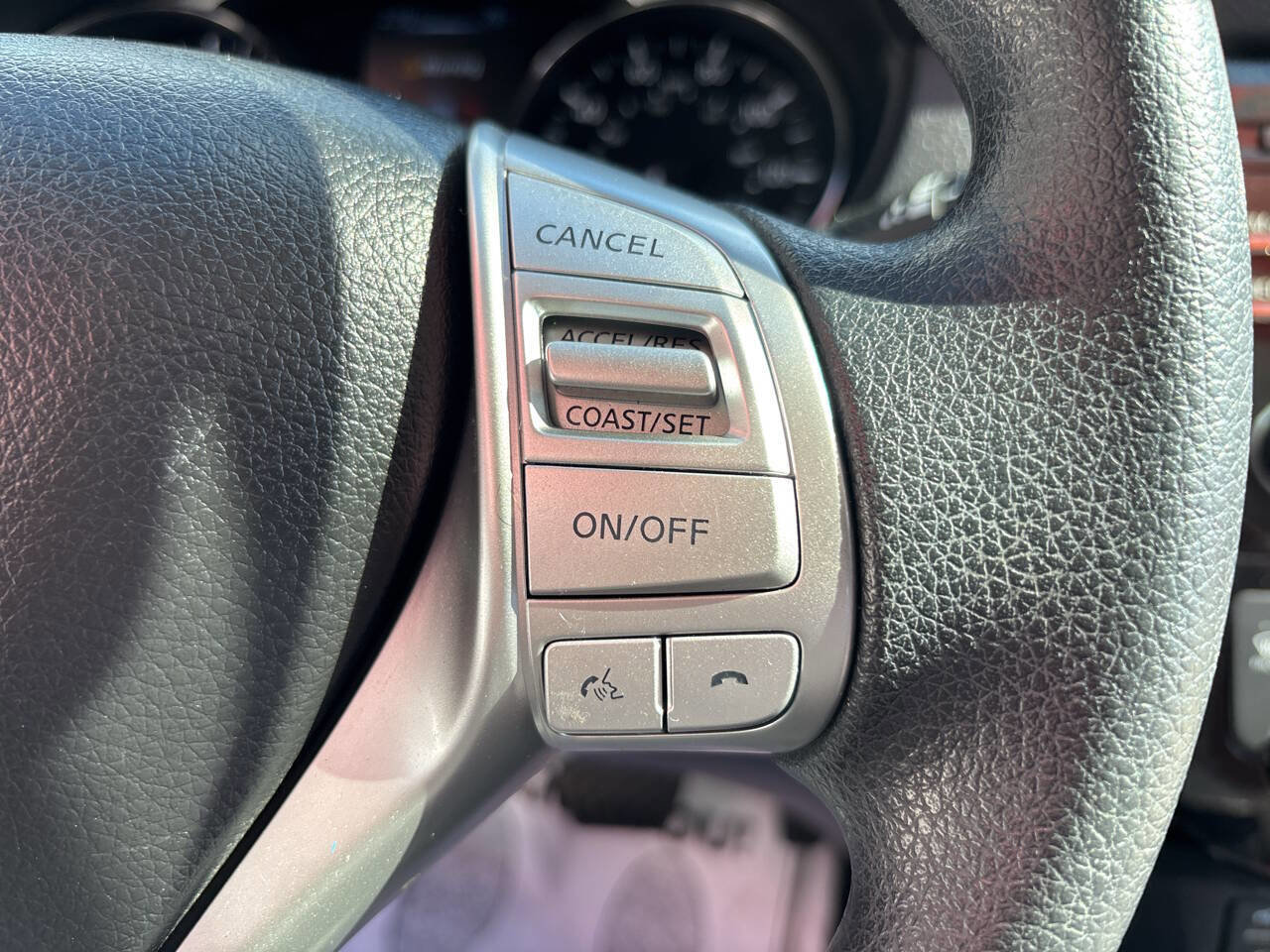 Used 2018 Nissan Rogue SV image 34
