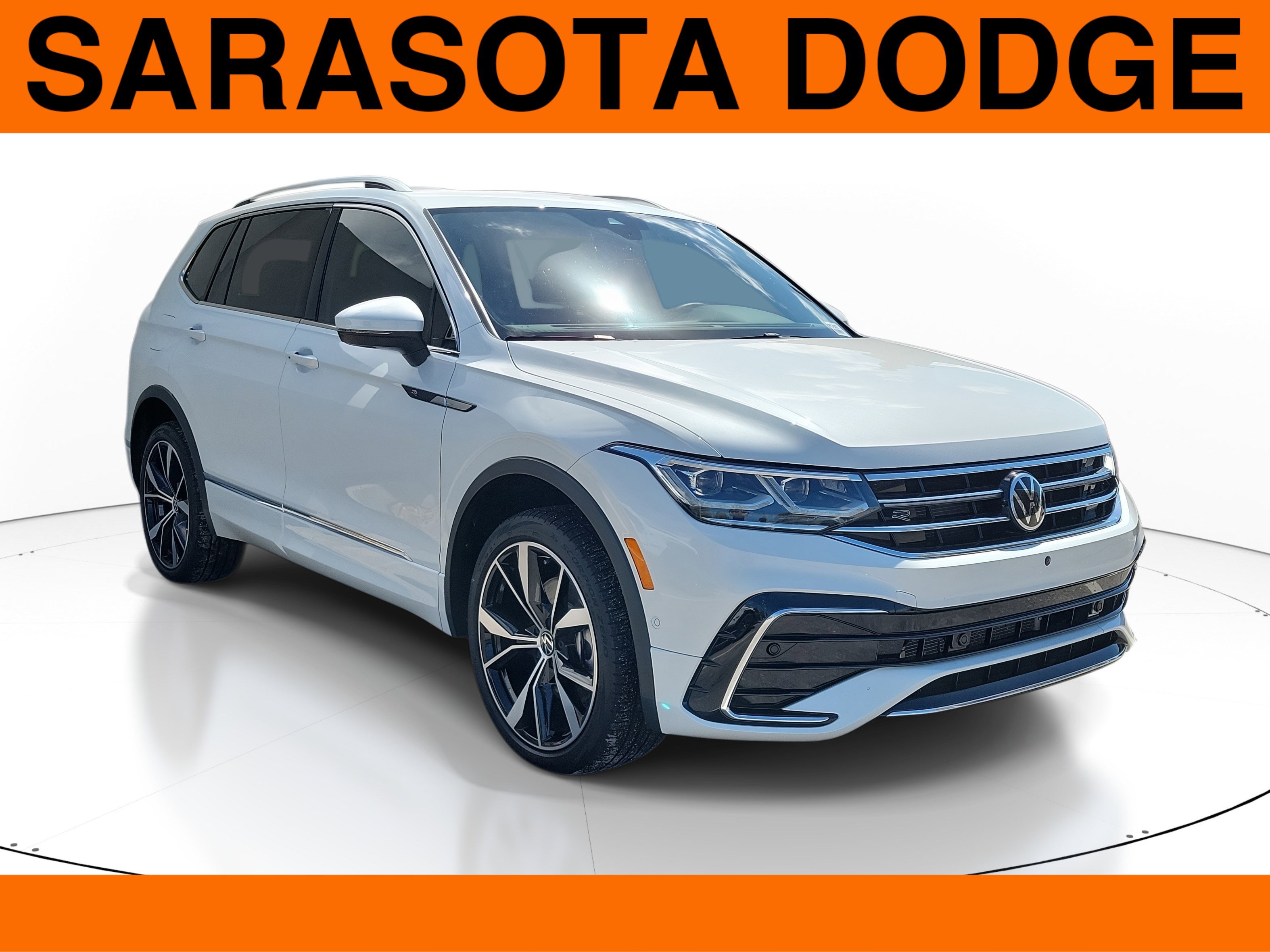 Used 2023 Volkswagen Tiguan SEL R-Line image 1