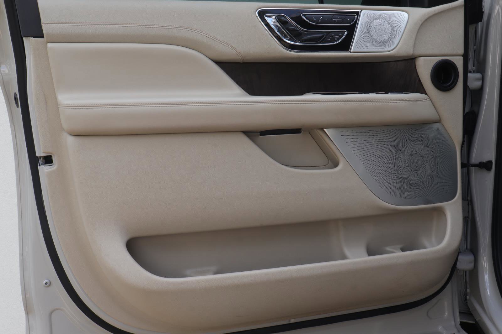 Used 2020 Lincoln Navigator Reserve w/ Luxury Package image 9