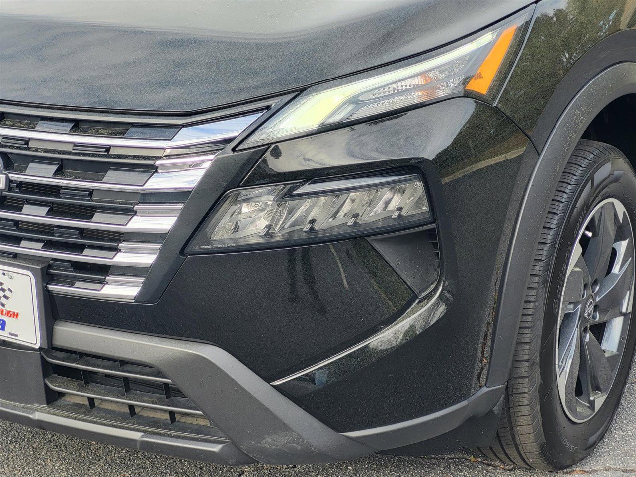 Used 2025 Nissan Rogue SV image 8
