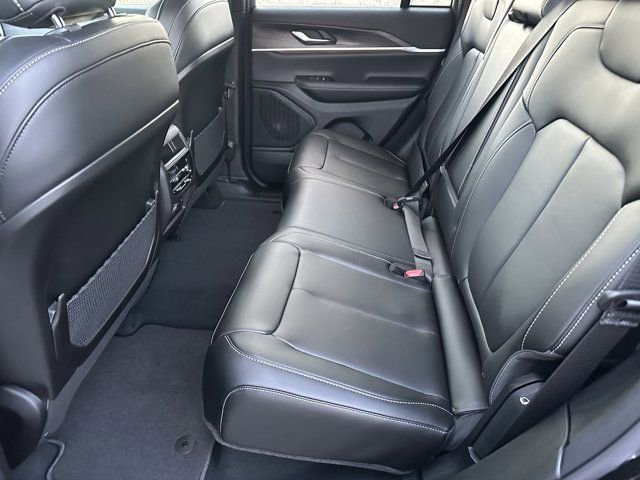 New 2025 Jeep Grand Cherokee Limited w/ Black Appearance Package image 21