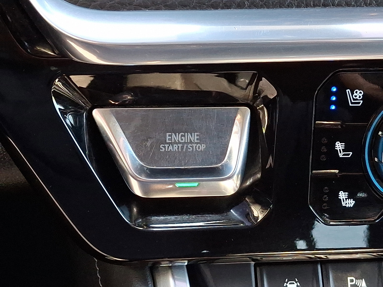 Used 2022 GMC Sierra 1500 Denali w/ Technology Package AWD/4WD image 23