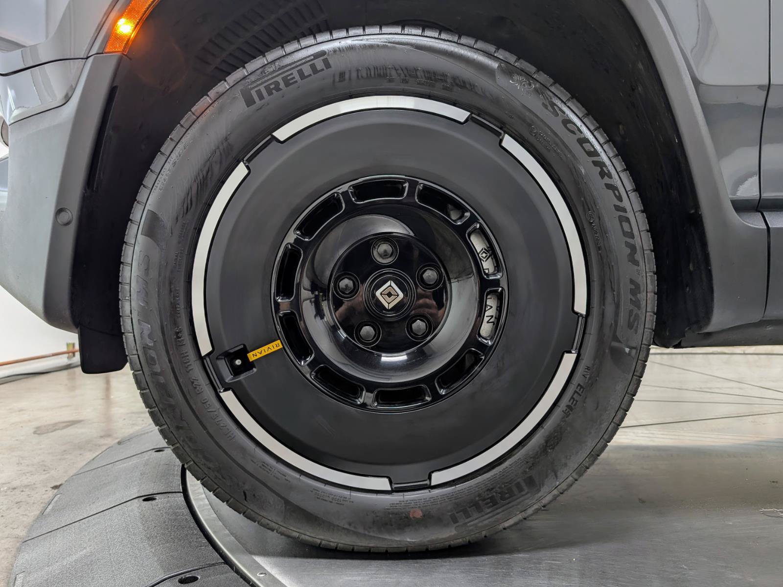 Used 2025 Rivian R1S Adventure AWD/4WD image 14