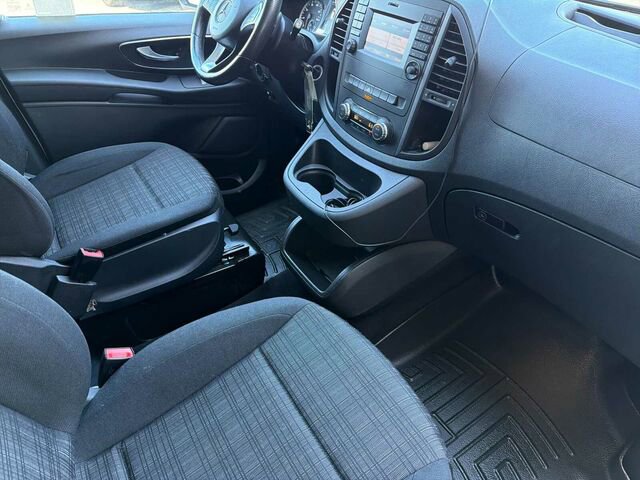 Used 2016 Mercedes-Benz Metris Passenger image 21