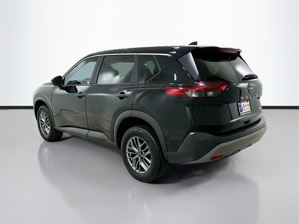 Used 2023 Nissan Rogue S image 5