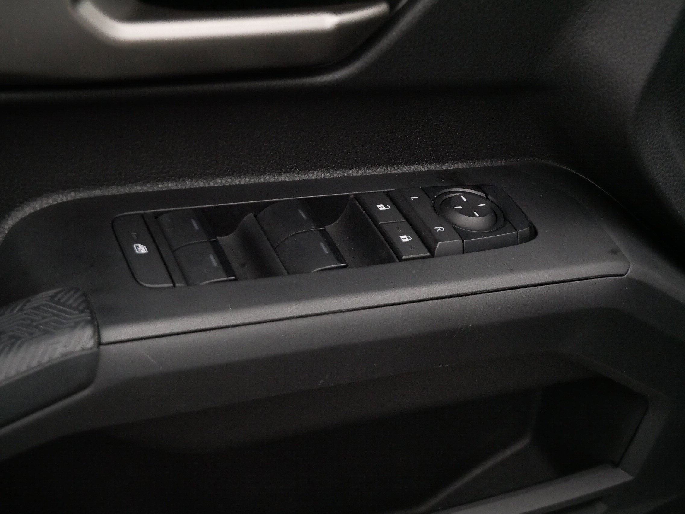 Certified 2024 Toyota Tacoma TRD Off-Road AWD/4WD image 19