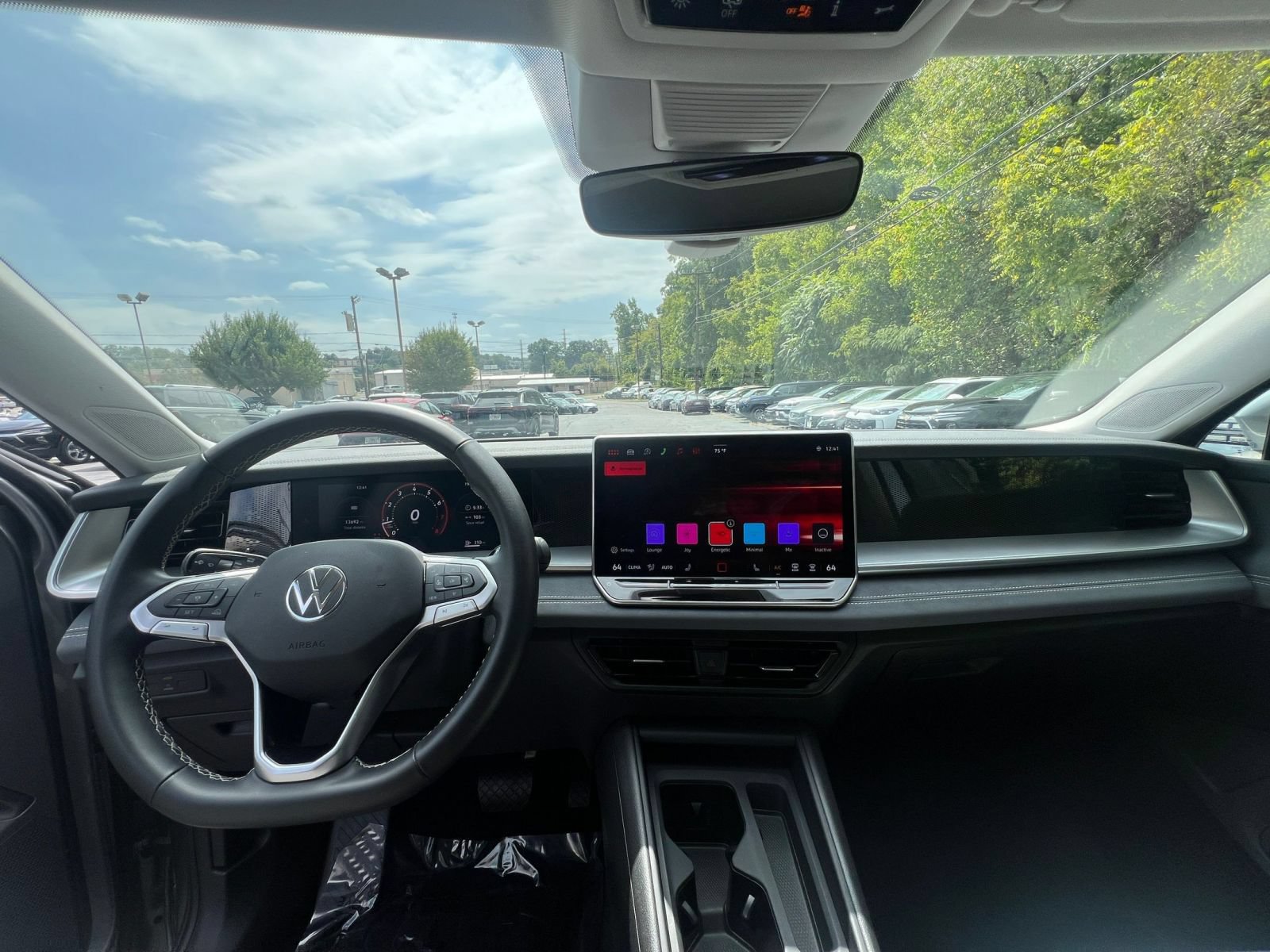 Used 2026 Volkswagen Tiguan SE FWD image 29