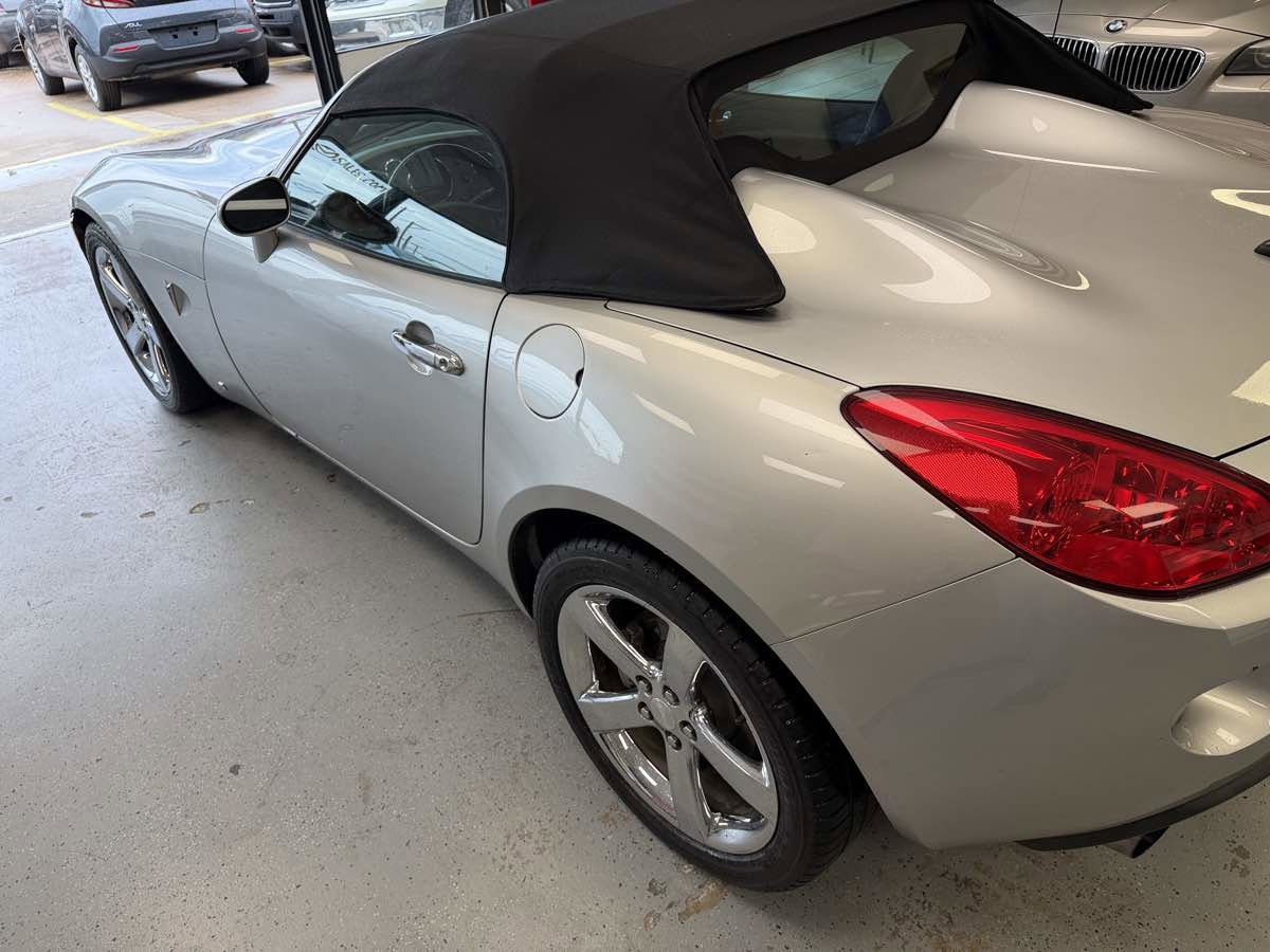 Used 2007 Pontiac Solstice GXP w/ Premium Package RWD image 5