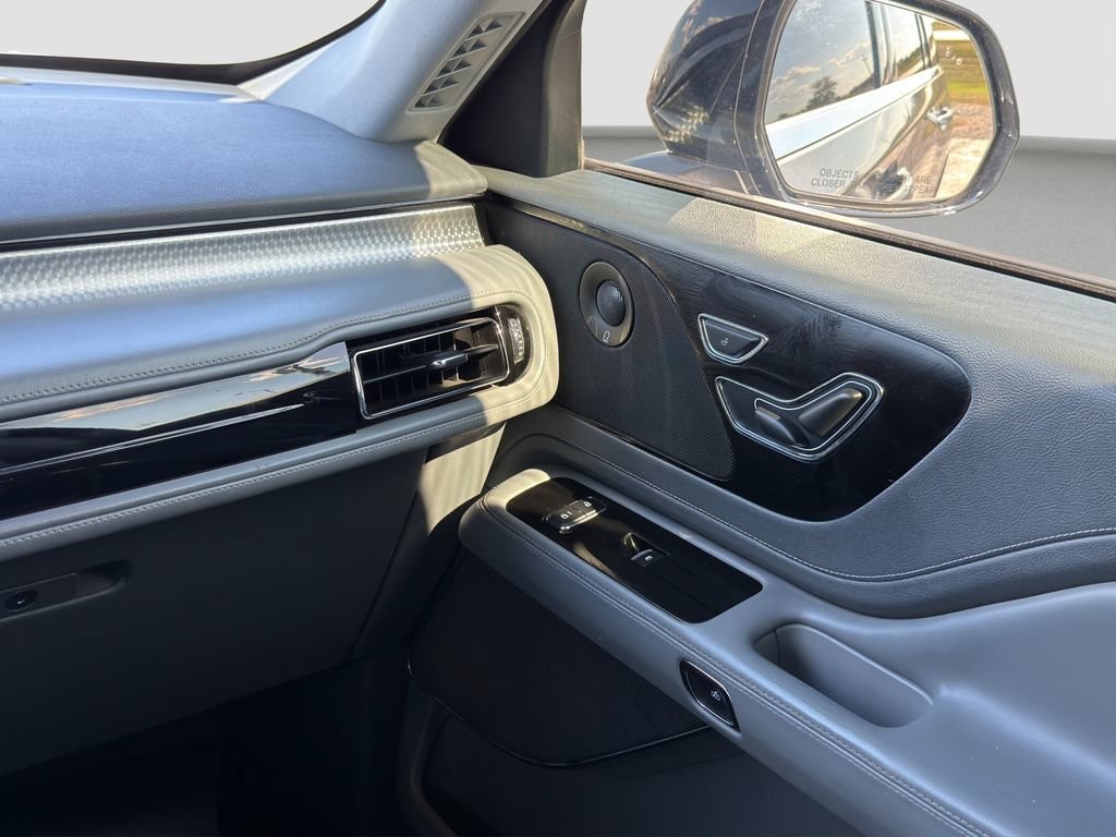 Used 2021 Lincoln Aviator Grand Touring w/ Elements Package Plus AWD/4WD image 17