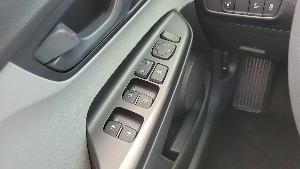Used 2023 Hyundai Kona SEL image 18