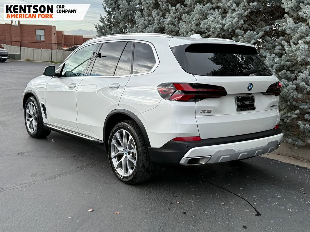 Used 2025 BMW X5 xDrive50e image 5