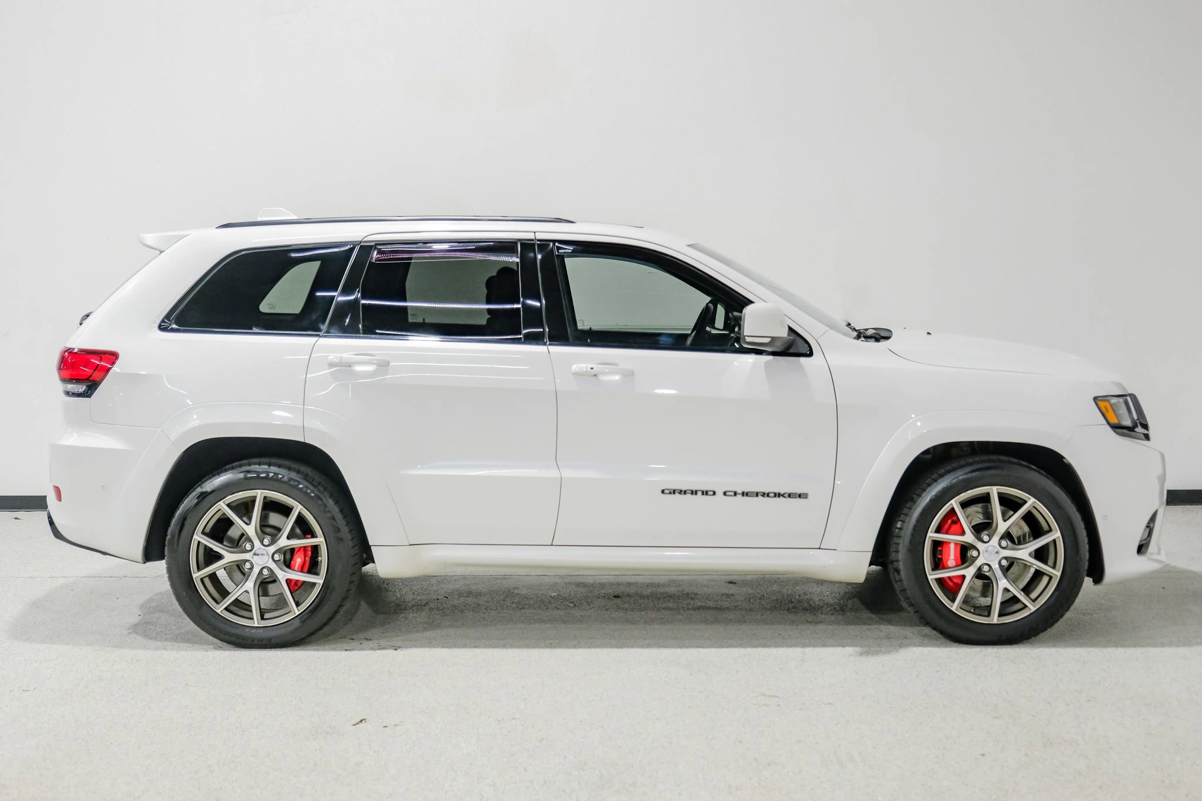 Used 2017 Jeep Grand Cherokee SRT AWD/4WD image 5