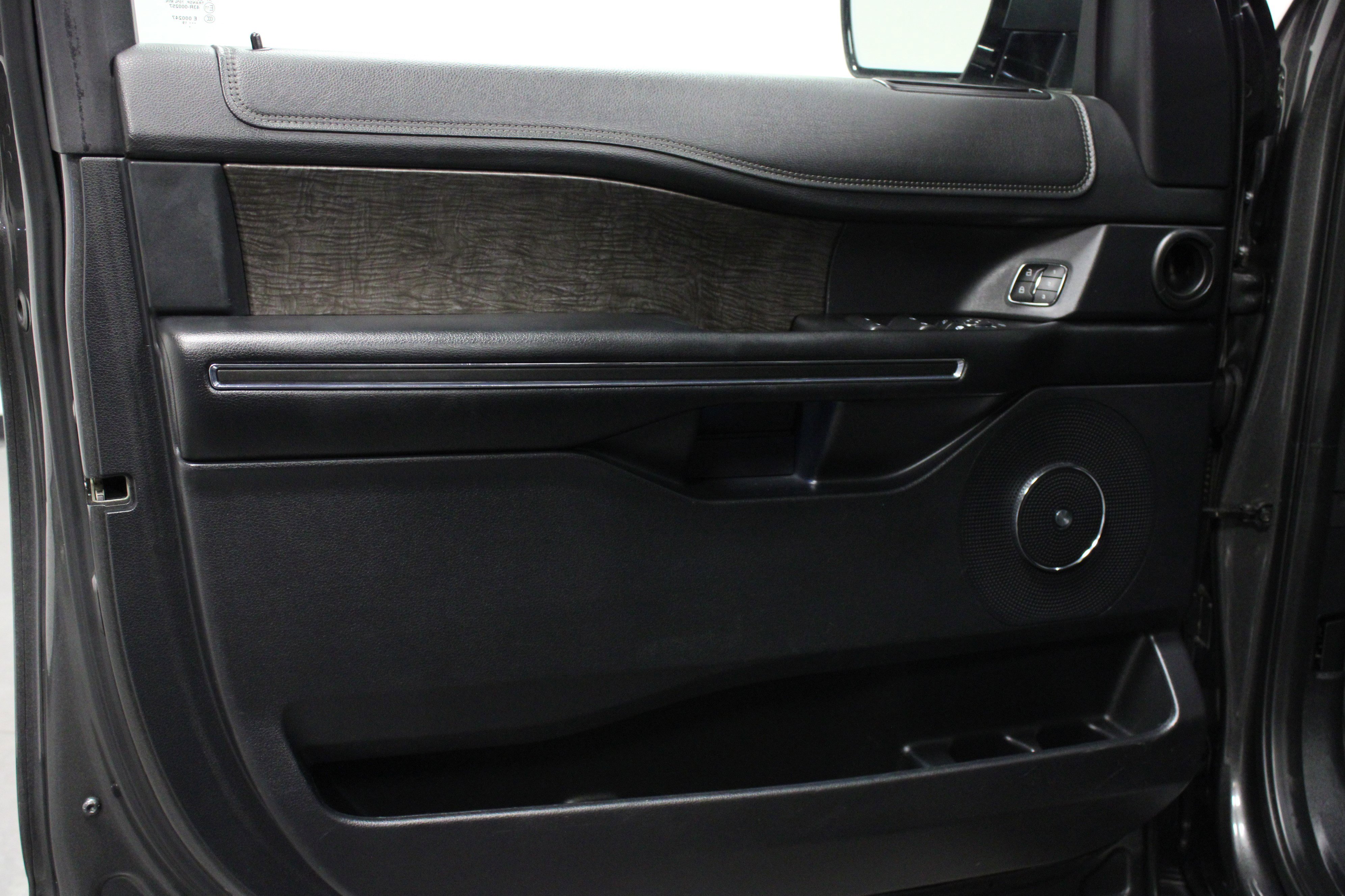 Used 2019 Ford Expedition Limited w/ Equipment Group 301A image 11