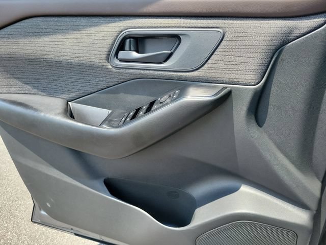 Used 2023 Nissan Rogue S AWD/4WD image 19