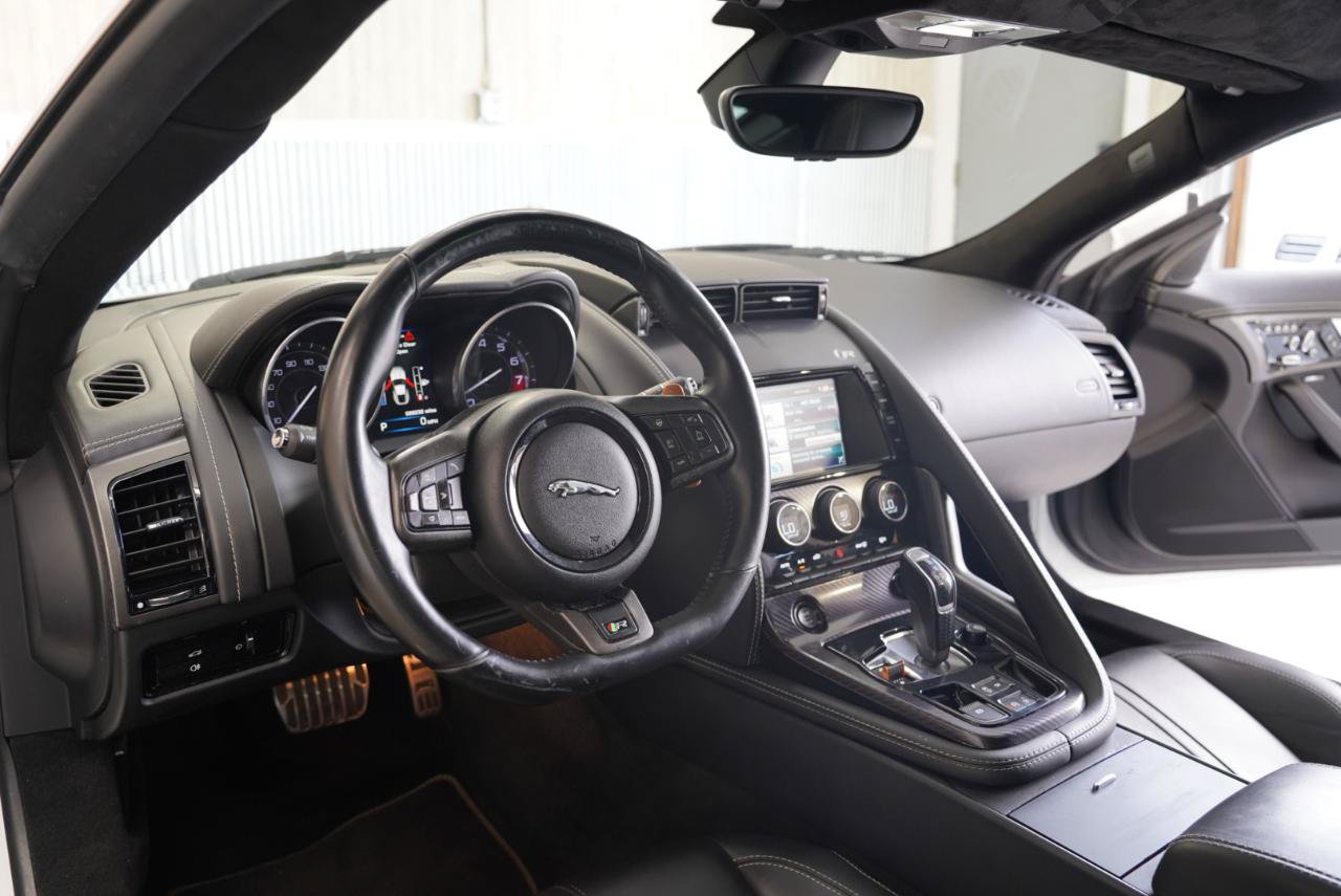 Used 2015 Jaguar F-TYPE R RWD image 11