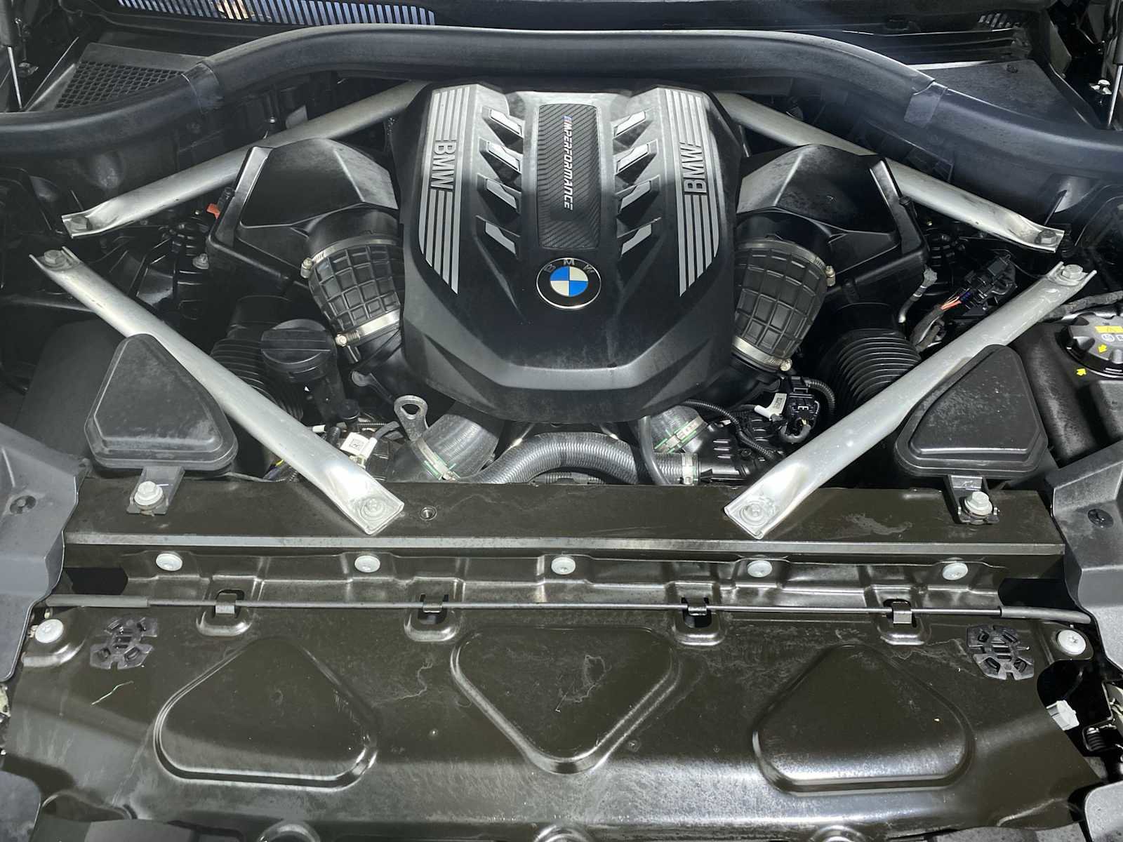 Used 2020 BMW X5 M50i image 9