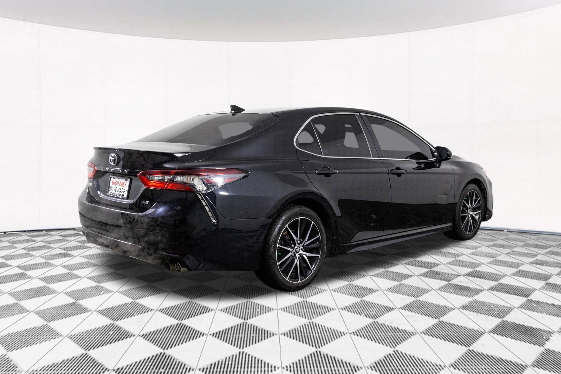 Used 2021 Toyota Camry SE image 16