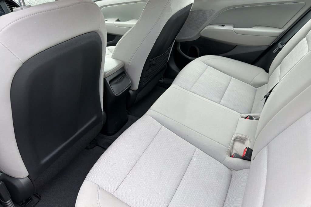 Used 2018 Hyundai Elantra Value Edition FWD image 9